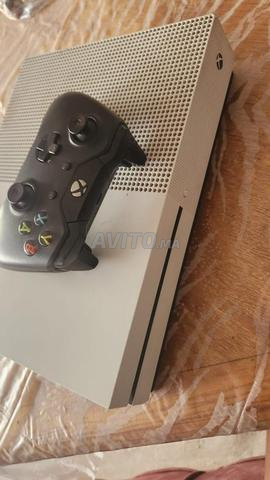 XBOX ONE SERIES AVEC MANETTE XBOX EN BON ÉTAT - 2