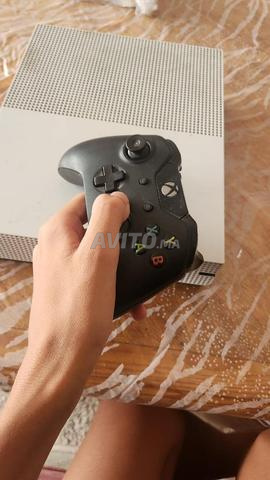 XBOX ONE SERIES AVEC MANETTE XBOX EN BON ÉTAT