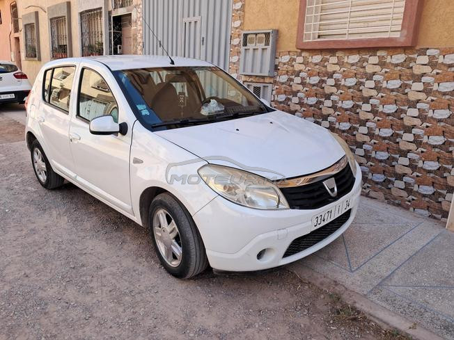 sandero essence. 