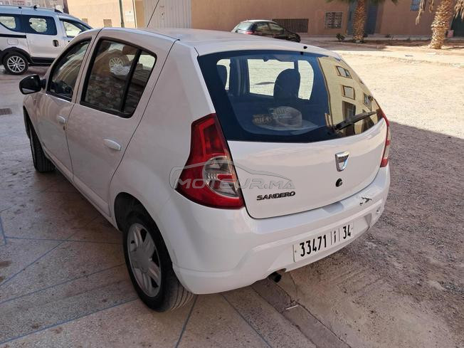 sandero essence. 