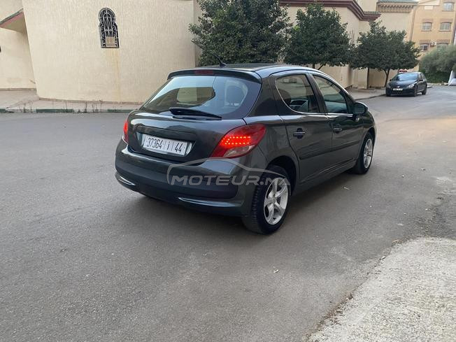Peugeot 207 Essence Manuelle 2010 à Meknès