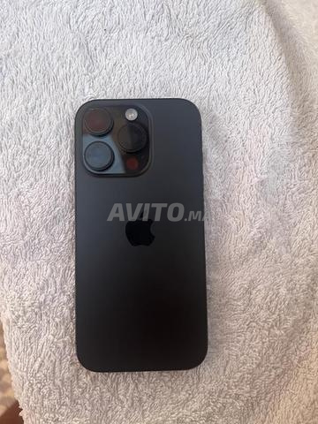 iPhone 16 pro 87 🔋 128 GB IL Y A UNE PETITE RAYURE EN HAUT