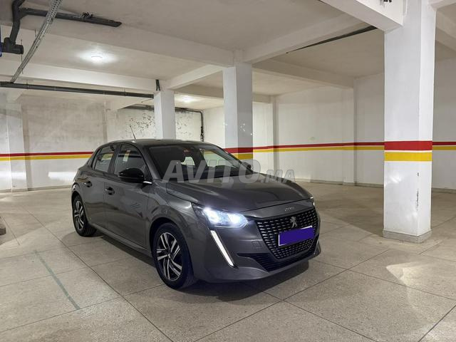 Peugeot 208 Diesel Manuelle 2024 à Fès