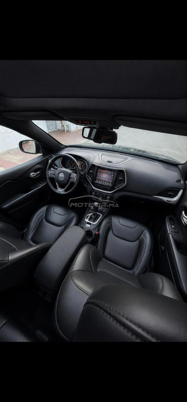 jeep Cherokee Limited بالنسبة للطلاء ديال ا