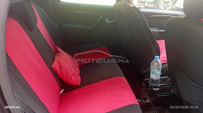 voiture dacia Duster modèle 2012 