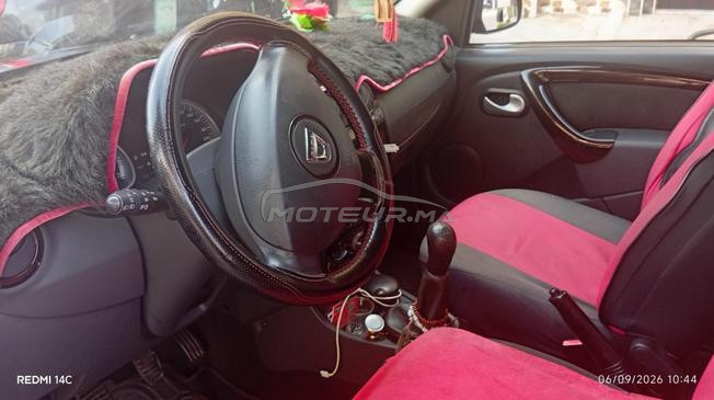 voiture dacia Duster modèle 2012 
