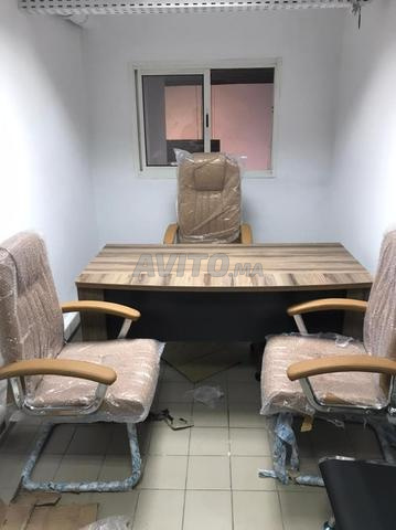 Bureau administratif luxueux au design moderne et élégant - 2