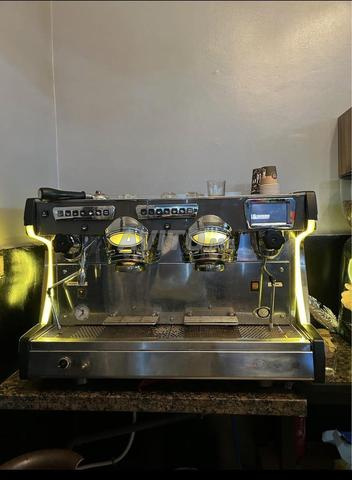 ☕ Machine à café professionnelle – 2 groupes - 2