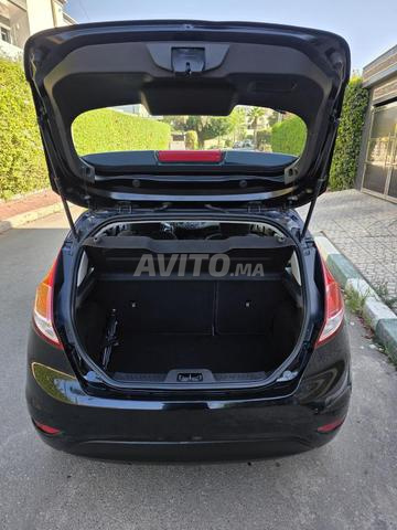 Ford fiesta très neuve