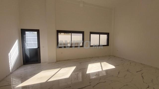 Bureau RDC cour 68m² face Tribunal, 5min Gare