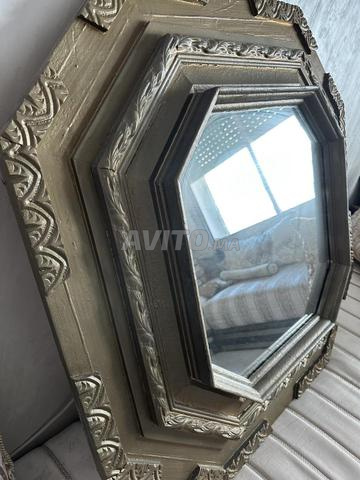 Miroir de décoration - socle en bois - 2