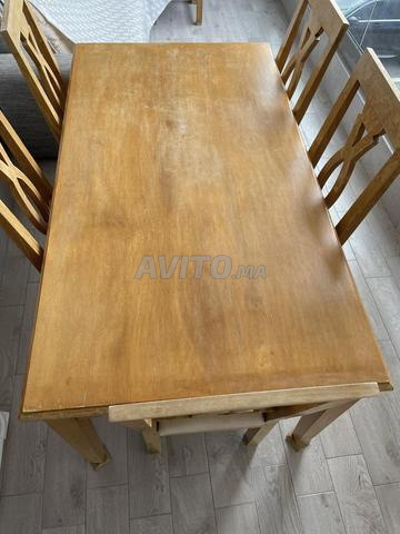 Table de salle à manger solide et originale à vendre 🏷️ - 2
