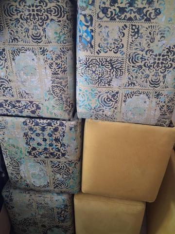 Vends table et 6 poufs - 2