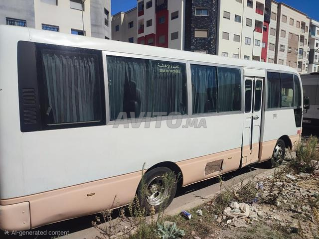 Minibus Nissan, modèle 2008 - 2