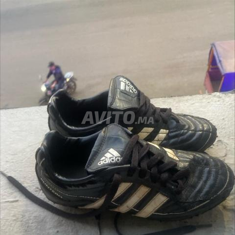 Chaussures de sport Adidas en très bon état. Taille : 36. Pour les intéressés, veuillez contacter. - 2