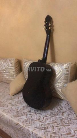جيتار للبيع به عيب، لهذا السبب السعر منخفض - 2