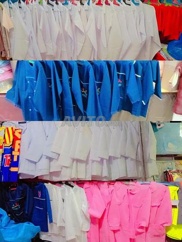 Vêtements scolaires. Blouse, pantalon.