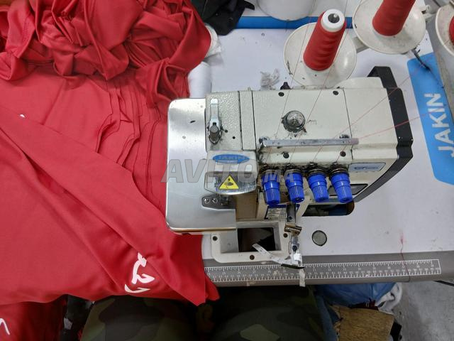 Machine à surjeter de bonne qualité, reste propre - 2