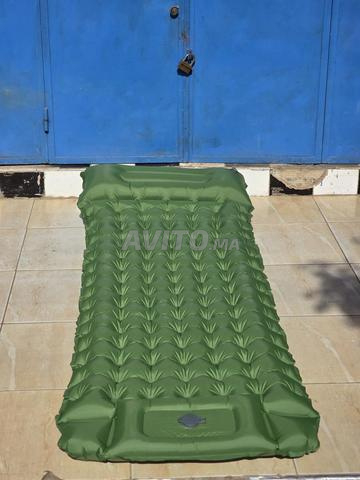 À vendre matelas de couchage gonflable confortable et pratique pour le camping - 2