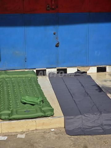 Matelas de camping gonflable confortable et pratique à vendre. - 2