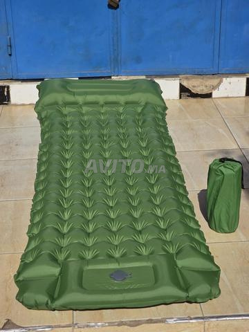 Matelas de camping gonflable confortable et pratique à vendre. - 2