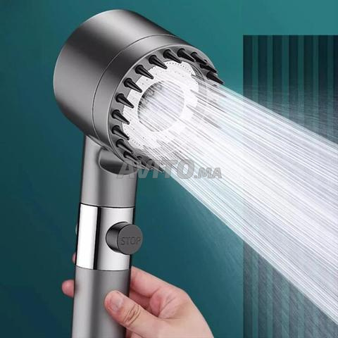 Pommeau de douche innovant pour une expérience de douche confortable. - 2