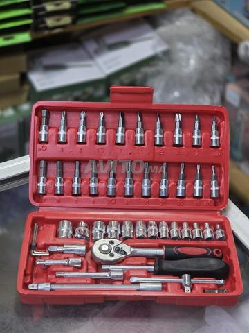 Ensemble complet d'outils de bricolage en bon état. - 2