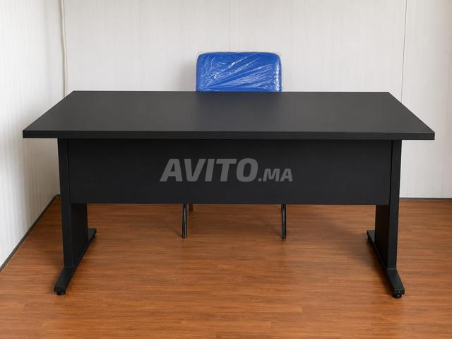  BUREAU NOIR ET CHAISE