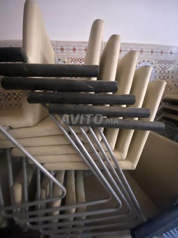 Chaises en cuir véritable nécessitant une rénovation - 2