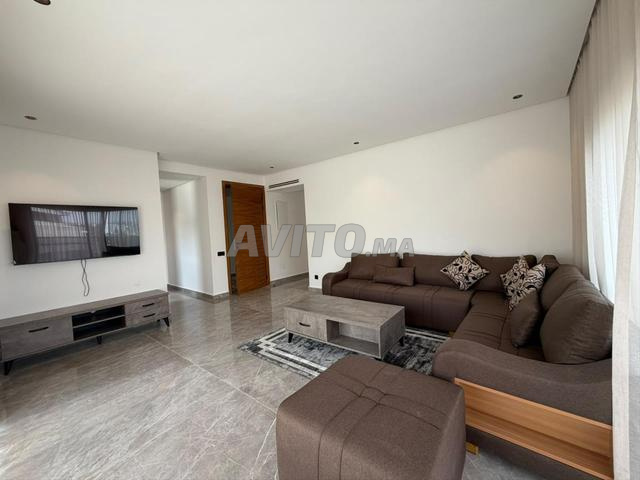 À LOUER – BEL APPARTEMENT 2 CHAMBRES À CFC - 2