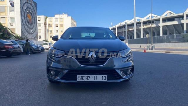 Renault Sedan - 2