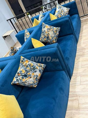 Salon élégant et moderne bleu roi - 2
