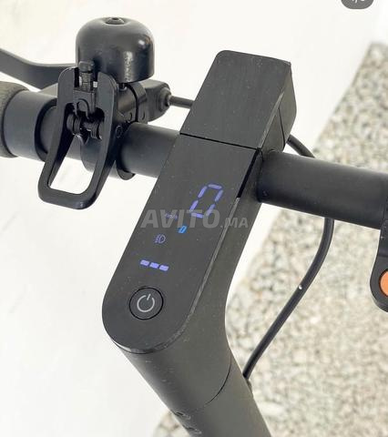 Trotinette Xiaomi Essential comme neuve - 2