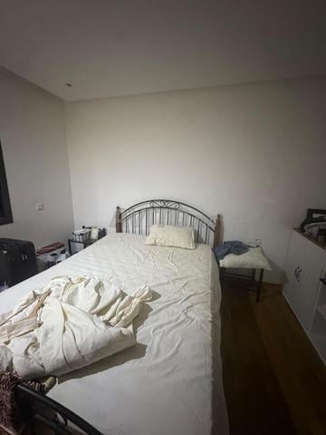 Ensemble lit, matelas, sommier et tables de nuit