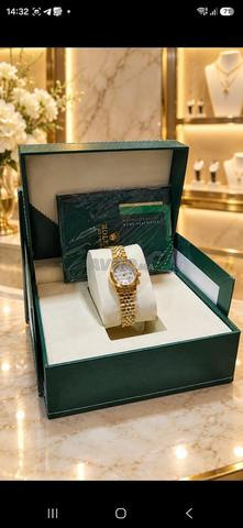 Montre femme dorée de luxe avec sa boîte complète - 2