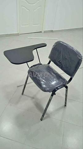 Chaises iso avec et sans écritoire - 2