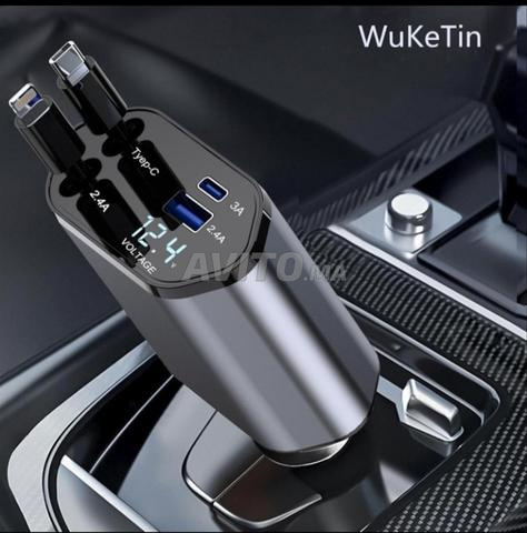 Chargeur de voiture multifonction disponible - 2