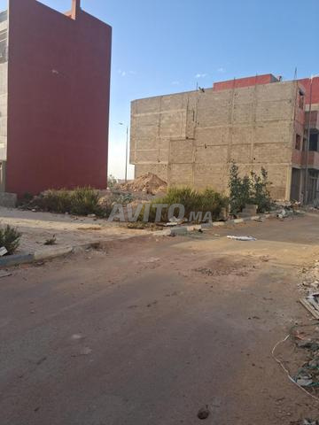 أرض سكنية للبيع محفظة واجهتين شوكة - 2
