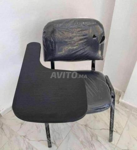 Chaises iso avec tablette écritoire à vendre - 2