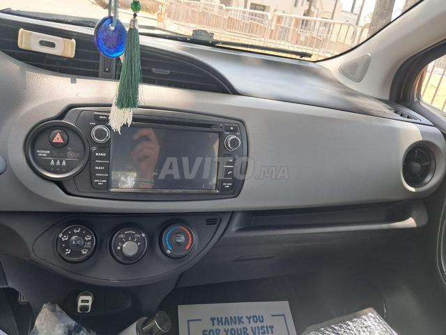 Toyota Yaris 79k km rouge manuelle - 2