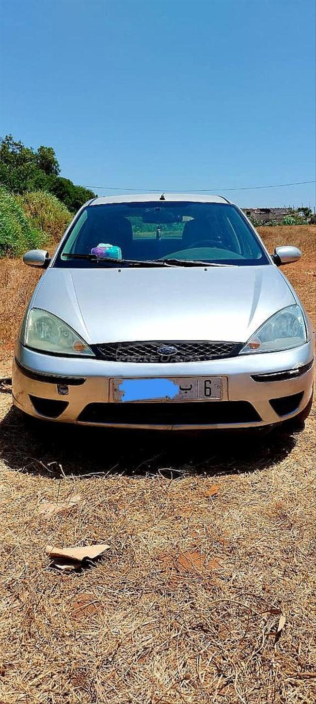 سيارة من نوع ford focus 