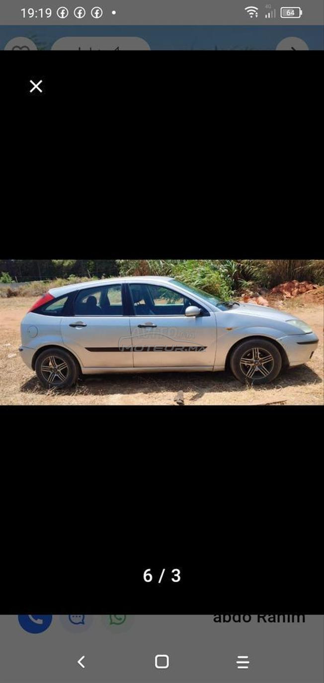 سيارة من نوع ford focus 