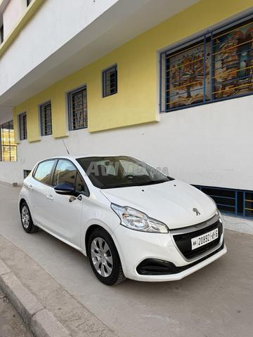 208 modèle 2018 40 mille km essence