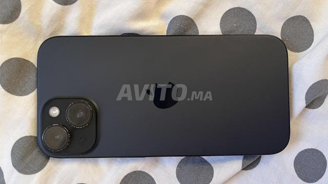 iPhone 15 e-sim très bon état