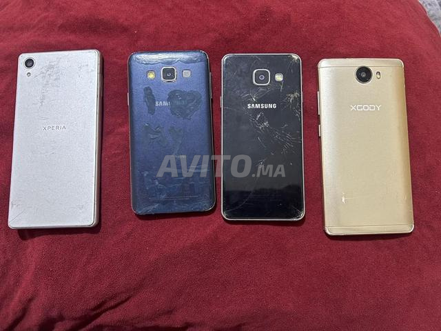 Lot de 4 téléphones pour pièces / carte mère - 2