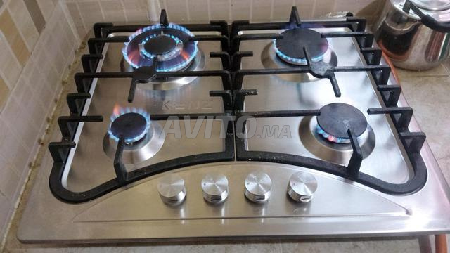 Je propose à la vente une cuisinière à gaz en bon état.