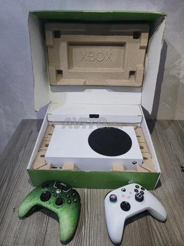 Xbox Series S avec 2 manettes originales