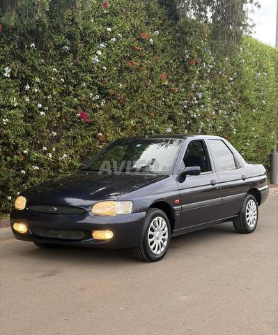 Ford Escort modèle 2000 essence à Rabat - 2