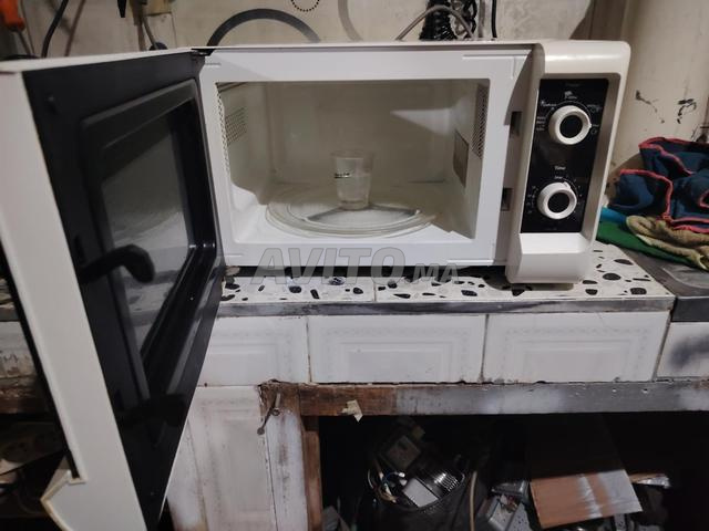 ميكروويف Whirlpool بحالة جيدة مستورد - 2