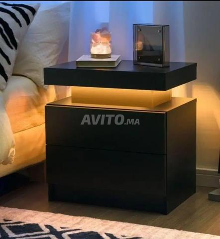 Tablettes latérales au design moderne avec éclairage LED - 2